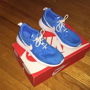 Nike Rosherun glow sneakers